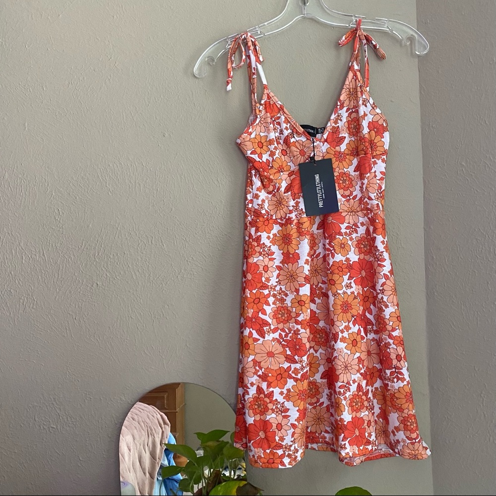 PRETTY LITTLE THING orange retro floral dress🌞🍄